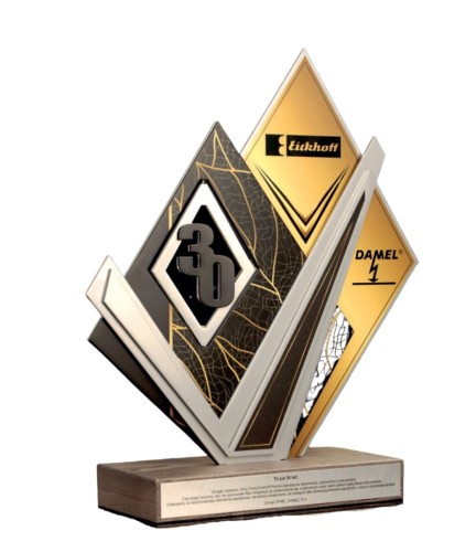 Statuetka na zamówienie drewniana - Custom
